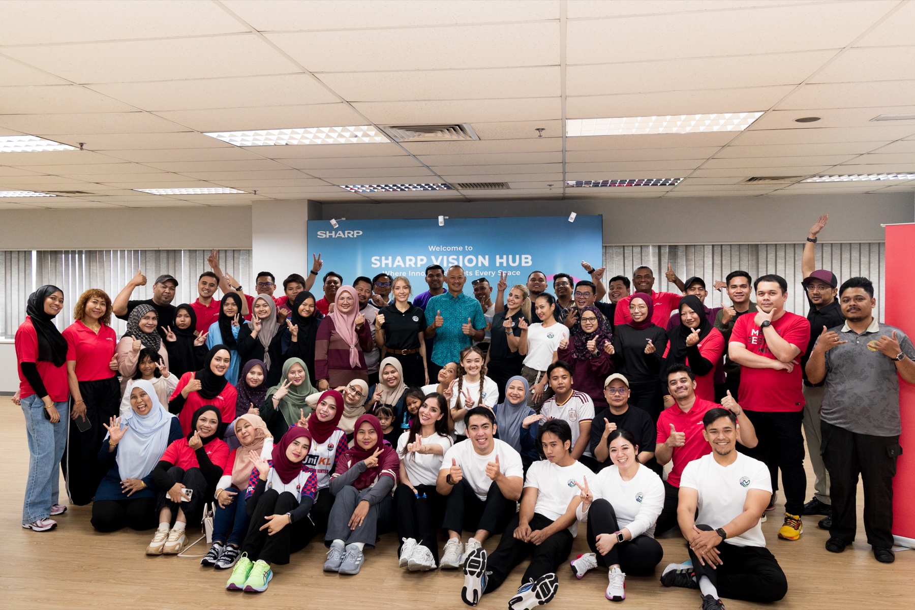 Large SHARP wellness event group photo